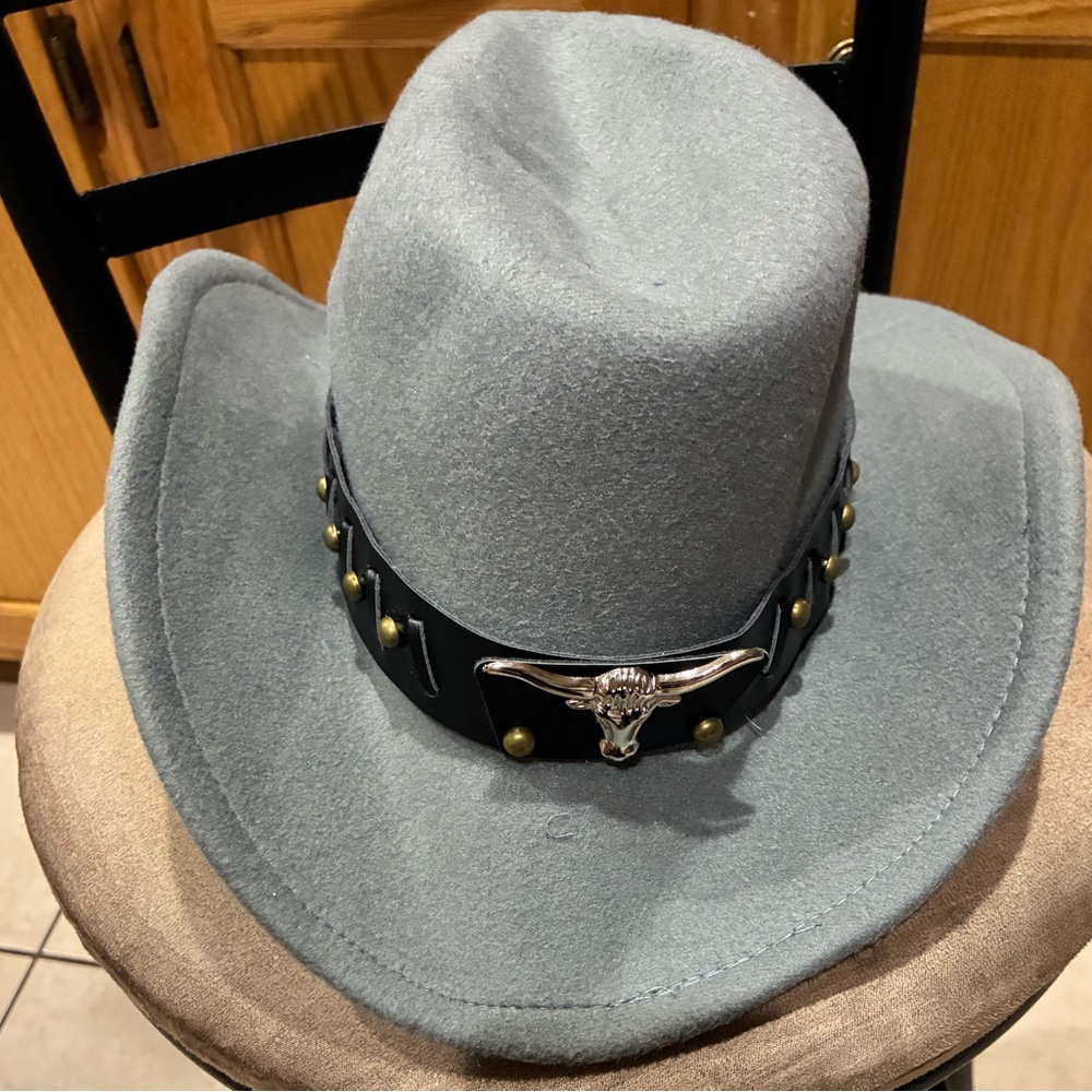 Gray Western Hat with Bullhead Accent